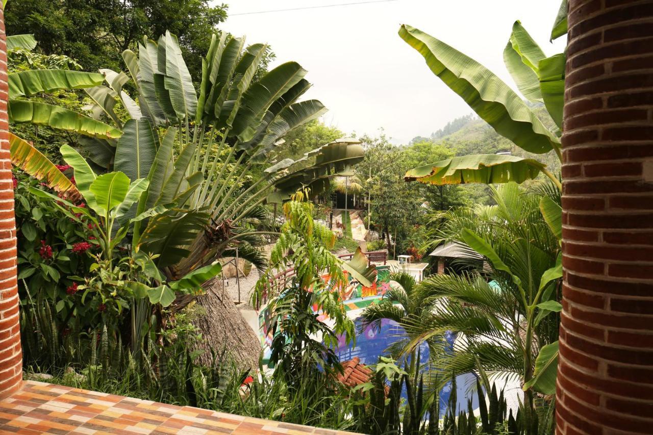Vinas Hotel Lanquin Exterior photo
